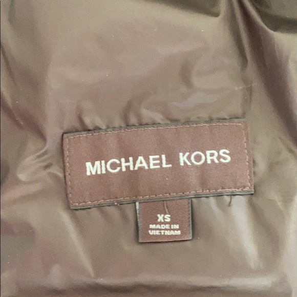 MICHAEL KORS PUFFER VEST - Picture 4 of 5